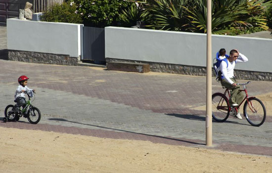 Pitt skips Cannes, says birth 'imminent'