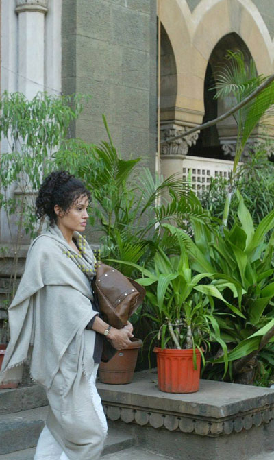 Jolie says role of slain reporter's wife challenging