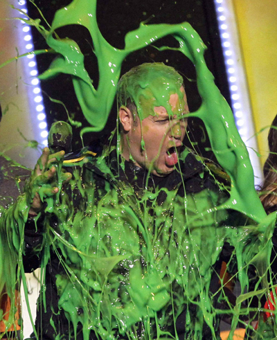 Lautner, Miley Cyrus win Kids' Choice Awards