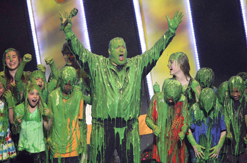 Lautner, Miley Cyrus win Kids' Choice Awards