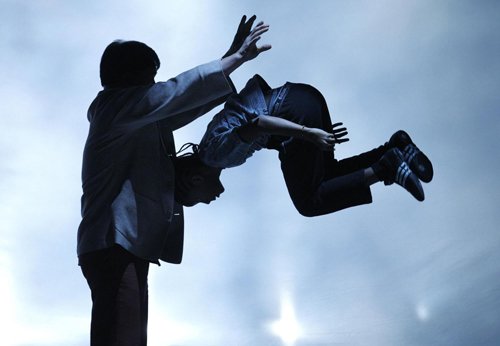 Lautner, Miley Cyrus win Kids' Choice Awards