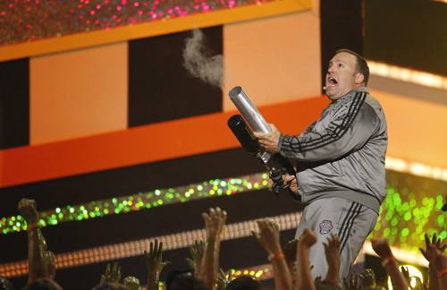 Lautner, Miley Cyrus win Kids' Choice Awards