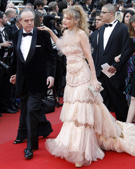 Stars arrive for opening ceremony of 63rd Cannes Film Festival (update)
