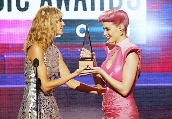 Celebrities perform at 2011 American Music Awards