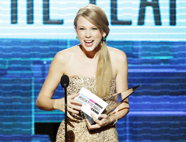 Celebrities perform at 2011 American Music Awards