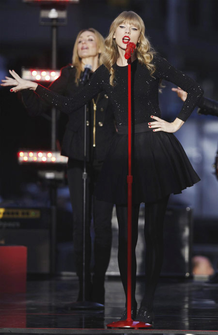 Taylor Swift sings 'Good Morning America'