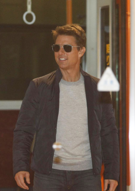 Tom Cruise promotes movie 'Jack Reacher' in Tokyo