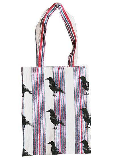 Top totes make bold fashion statement