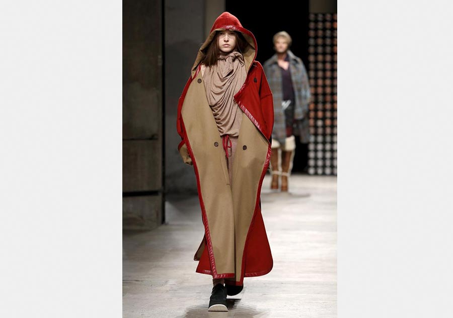 Paris Fashion Week: Andreas Kronthaler Fall/Winter 2016/2017