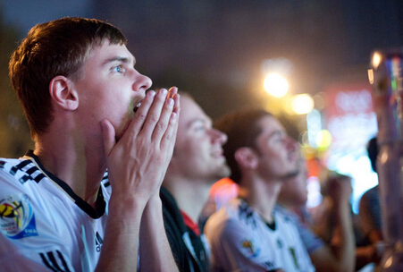 世界杯來(lái)襲不能錯(cuò)過(guò) 最全球迷看球攻略！