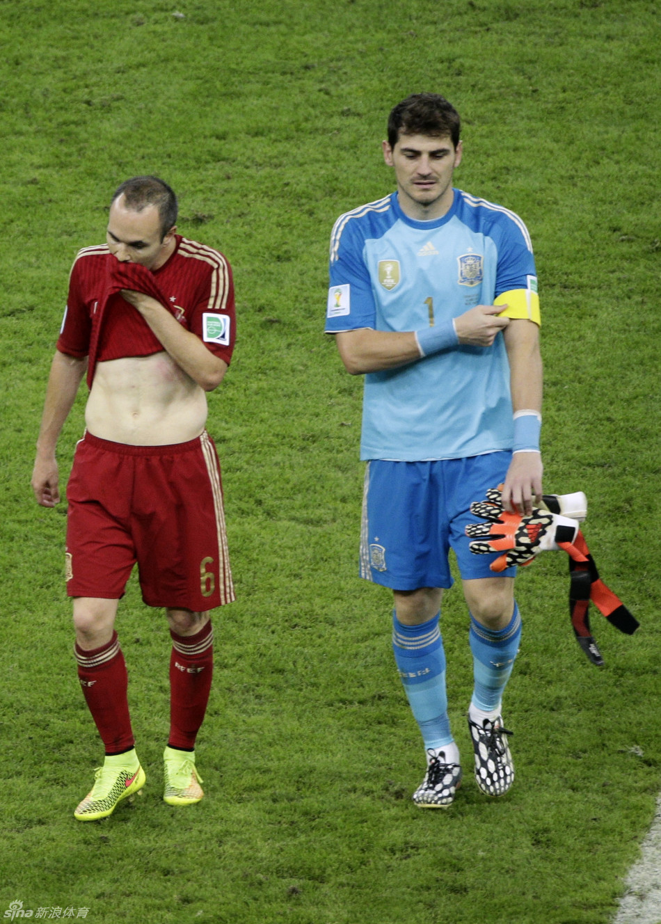 衛(wèi)冕冠軍西班牙出局悲催沮喪