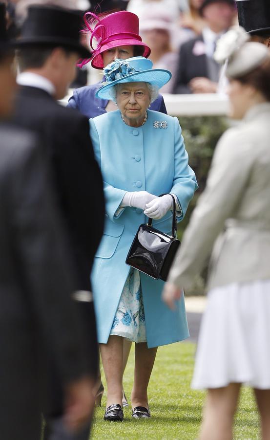 巴神向英女王索吻 稱可助英格蘭出線