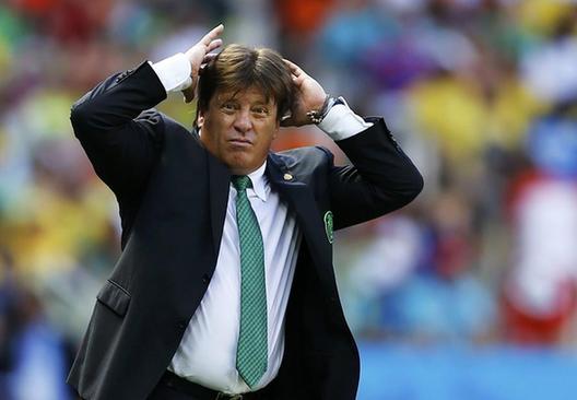 羅本承認曾假摔 墨西哥主帥：該罰他下場