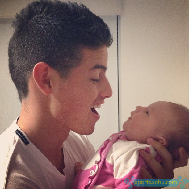 J羅私房照 90后妖星超級奶爸