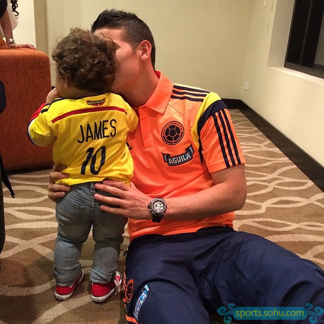 J羅私房照 90后妖星超級(jí)奶爸