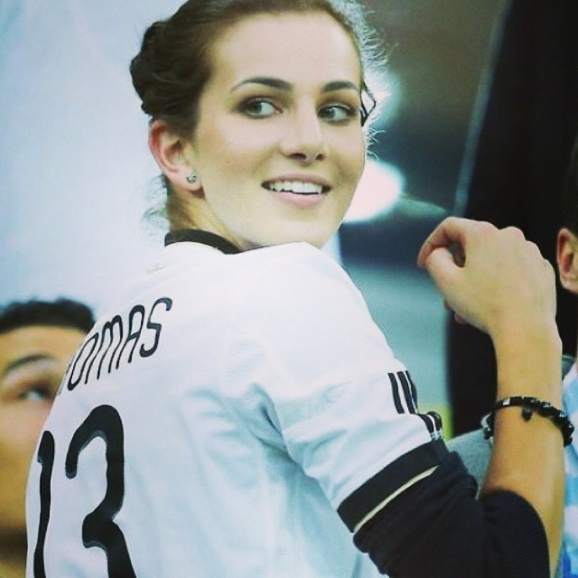 穆勒俏妻曬幸福照為老公戰決賽打氣