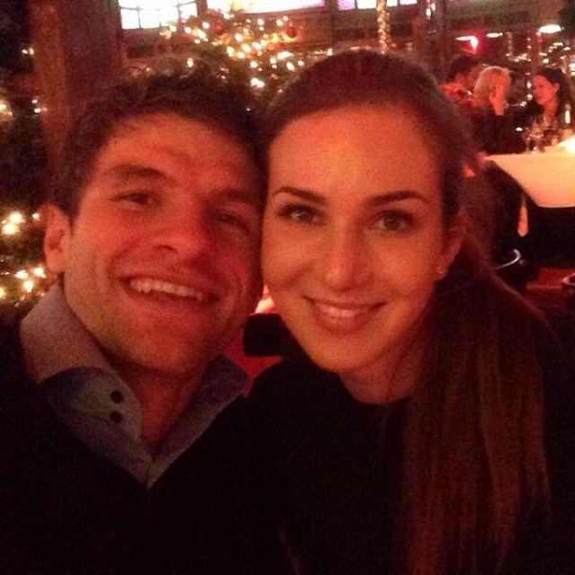 穆勒俏妻曬幸福照為老公戰(zhàn)決賽打氣