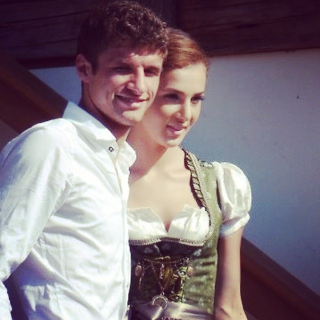 穆勒俏妻曬幸福照為老公戰決賽打氣