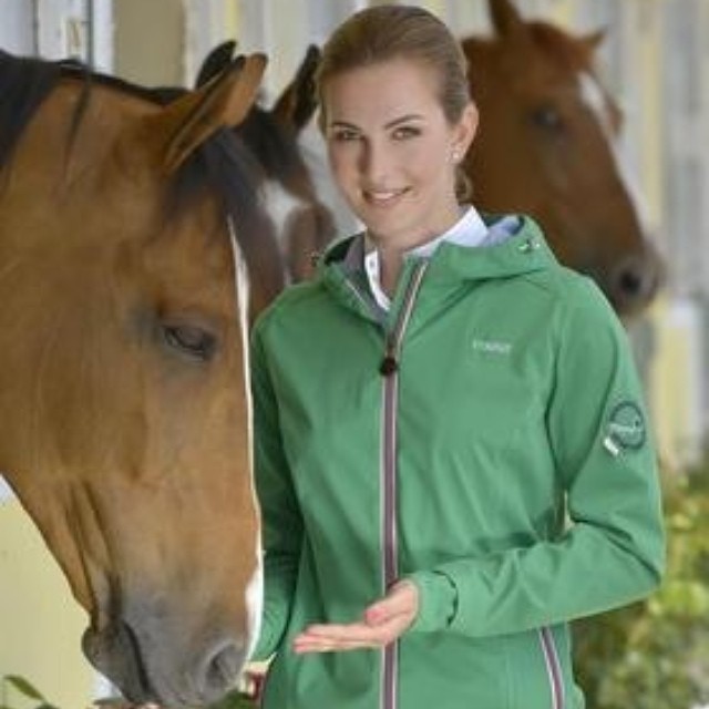 穆勒俏妻曬幸福照為老公戰決賽打氣