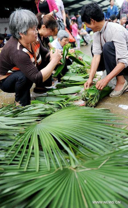 People prepare Zongzi for Dragon Boat Festival