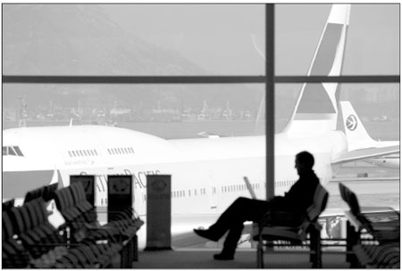 Cathay hit hard by industry outlook concerns