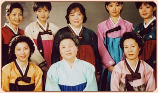 經(jīng)濟(jì)萎靡 韓國(guó)再度流行“三世同堂”傳統(tǒng)大家庭