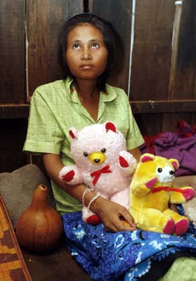 柬埔寨叢林女子艱難回歸人類(lèi) 身份之謎仍未解