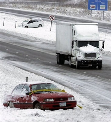 民生百態：美中西部暴風雪下的快樂與痛苦
