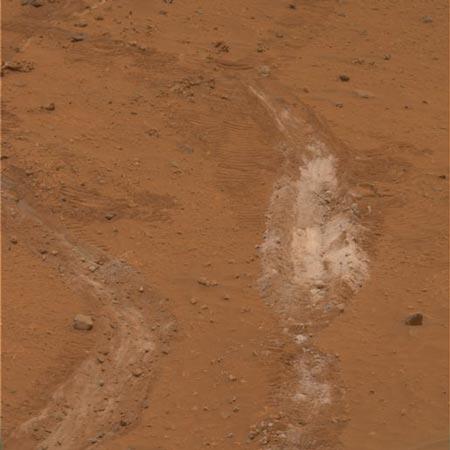 勇氣號探測器發(fā)現(xiàn)火星存在水的最有力證據
