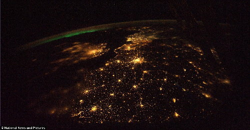 國(guó)際空間站發(fā)布地球夜景照 名城燈火賽繁星