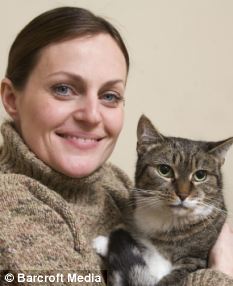 英國小貓遭車禍撞碎腿 安人造膝蓋開世界先河