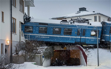 過(guò)把癮就死?瑞典90后女清潔工偷開(kāi)火車 失控后撞大樓