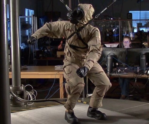 美研發高性能仿生機器人 能出汗可測試軍用防護服