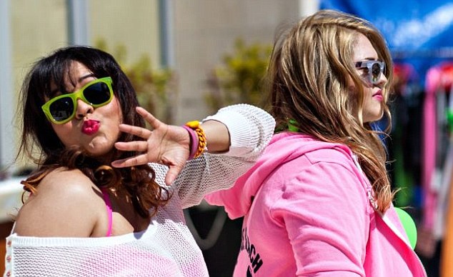 組圖：女子呼吁肥胖族大膽穿泳衣秀性感