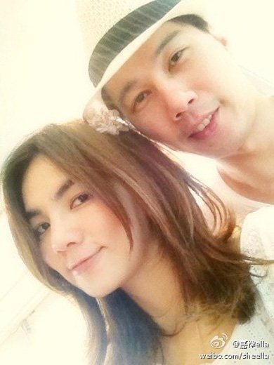 Ella與老公結婚一周年 發親密合照曬幸福