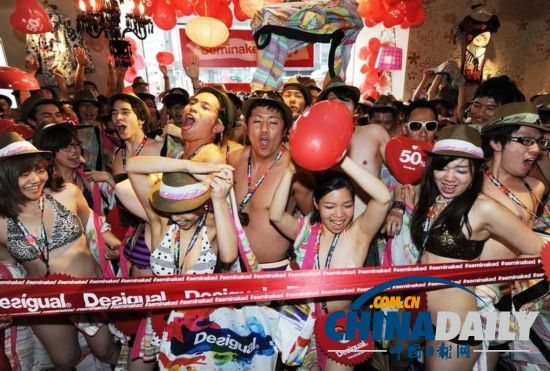 世風(fēng)日下！日本多名女子穿比基尼參加促銷活動(dòng)