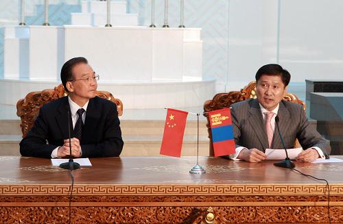 溫家寶與蒙古國總理巴特包勒德舉行會(huì)談