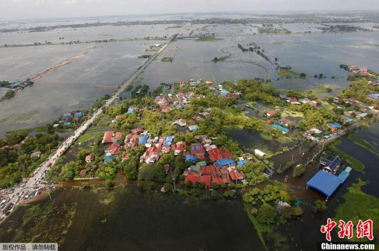 湄南河現(xiàn)三百年最高水位 洪峰今抵曼谷軍民嚴(yán)防