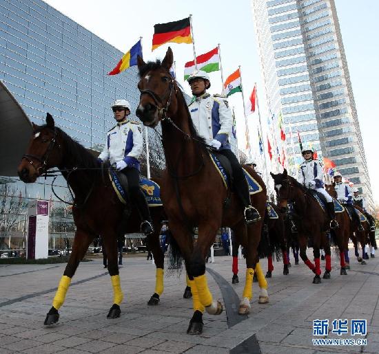 裝甲車上路 實(shí)拍首爾核安全峰會警備街頭