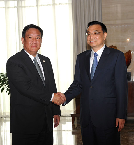 李克強(qiáng)會(huì)見(jiàn)泰國(guó)副總理吉滴叻