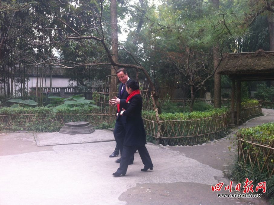 卡梅倫訪問成都(組圖)