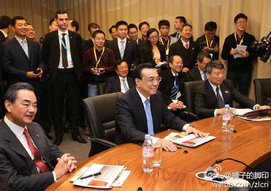 李克強與華為員工交談:很高興跟你一起出差(高清組圖)