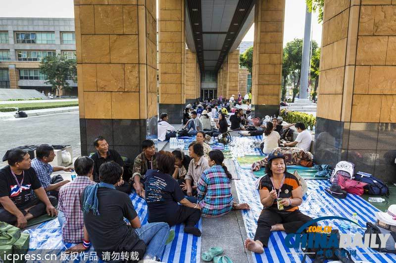 泰國示威者占領(lǐng)政府要害部門 要求總理英拉下臺(tái)