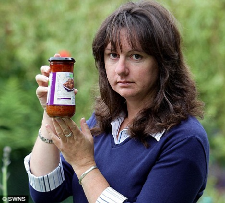 駭人聽聞! 英主婦在罐頭中吃出一整只死耗子