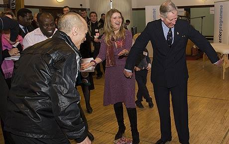 我傳統療法惠及英退伍士兵 查爾斯王儲學打太極