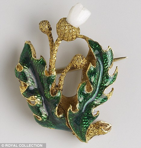 英維多利亞女王珠寶真酷 子女乳牙“點睛”