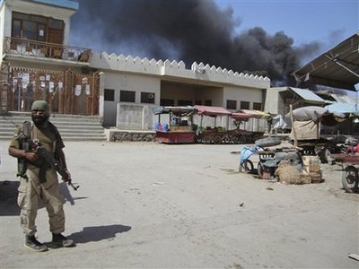 阿富汗政府大樓連遭11名人彈襲擊 激戰一天