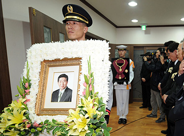 韓國為前總統盧武鉉舉行“國民葬”