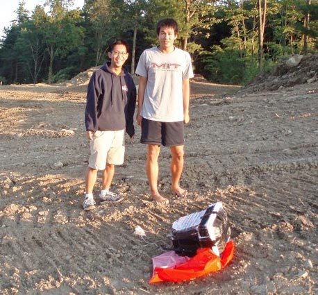美大學(xué)生自制“太空照相機” 升空5小時后成功回收