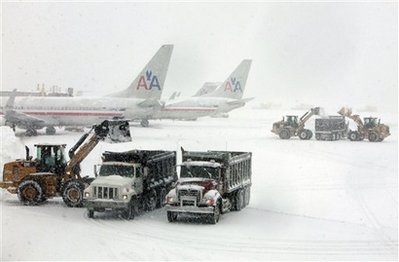 暴風雪持續襲擊美國東部 多地進入緊急狀態